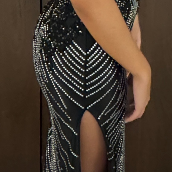 Rachel Allen  Gown/Formal   Black/silver crystals Size 2 - Picture 10 of 17